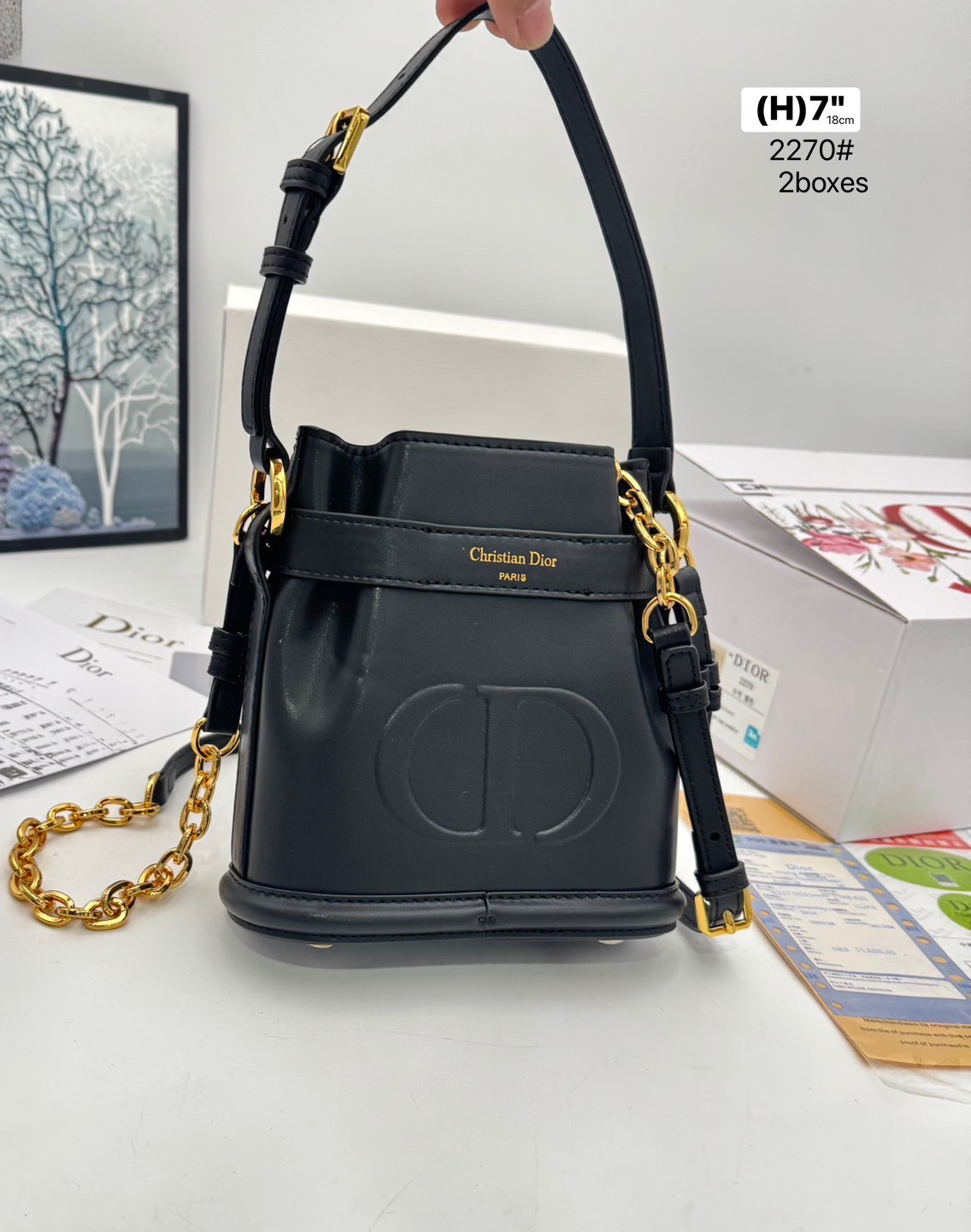 DIOR Small C'est Bag กระเป๋าสะพายสุดคลาสสิค ดีไซน์หรู ไซส์เล็กกะทัดรัด ใช้งานง่าย สะพายได้ทุกโอกาส ไอเท็มร้อนแรง ดีเทลสวยไม่ซ้ำใคร