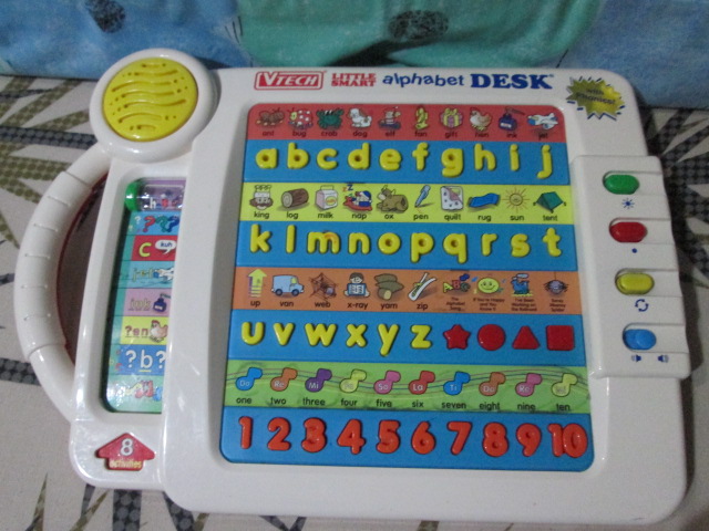 vTECH little smart alphabet desk with phonics ของเล่นเสริมพัฒนาการสำหรับเด็กมือสอง
