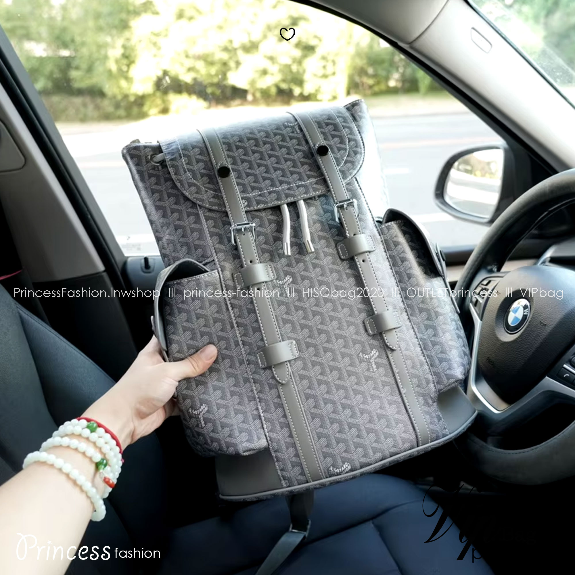 Goyard Backpack Bag Large Size กระเป๋าเป้ใบใหญ่ ดีไซน์สวยคลาสสิกเป็นเอกลักษณ์ ใช้ได้ทั้งหนุ่มๆและสาวๆ ตกแต่งลวดลายโลโก้แบรนด์เรียบหรู ภายในจุของได้เยอะมาก ใหญ่จริง!! ใบนี้คุ้มค่าราคามากๆ ทั้งดีไซน์และฟังก์ชั่นการใช้งาน ตอบโจทย์แน่นอน จะใส่เสื้อผ้าสำหรับ s