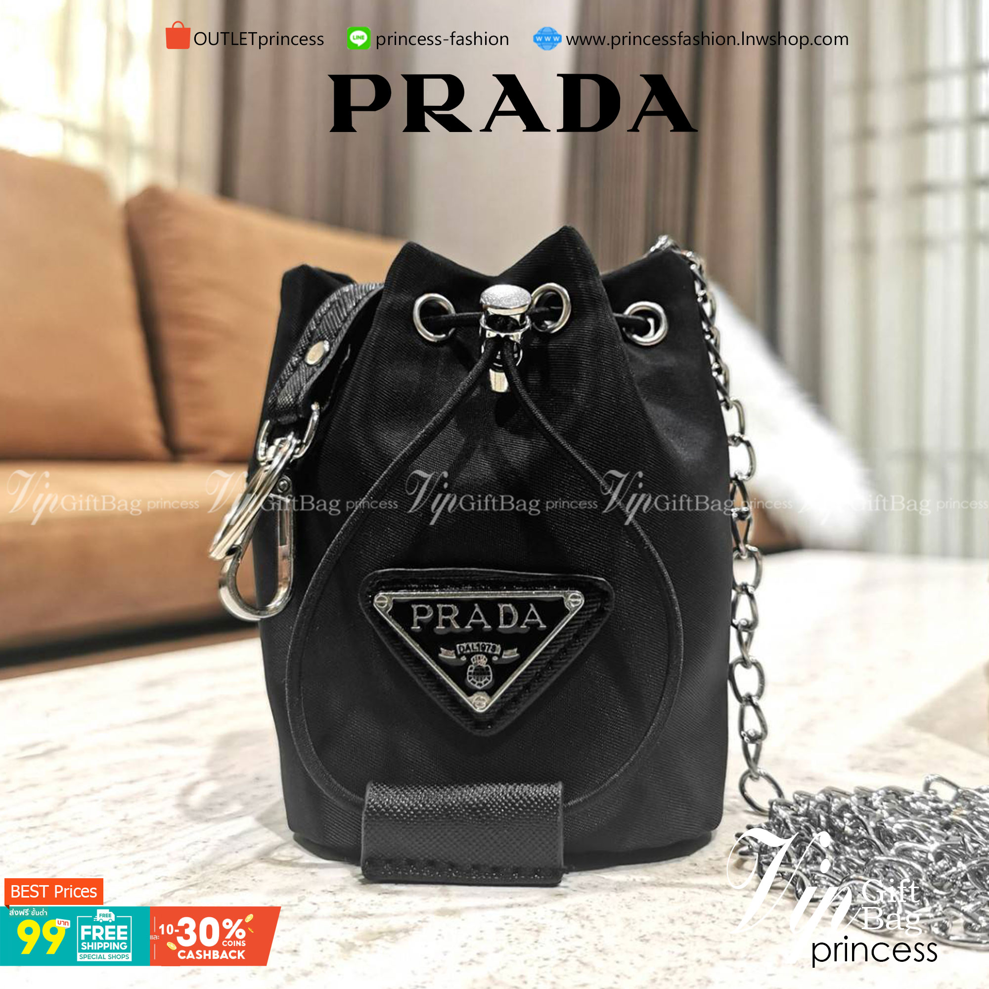 กลับมาตามคำเรียกร้อง Must Have!✴️PRADA MINI DRAWSTRING WITH KEYCHAIN VIP GIFT WITH PURCHASE (GWP) พรีเมี่ยมกิ๊ฟจากต่างประเทศรุ่น Limited "Duty Free" กำลังฮิตสุดๆในเกาหลี วัสดุ Nylon & Polyester 100% ด้านหน้าประดับโลโก้ เปิดปิดแบบ Drawstri