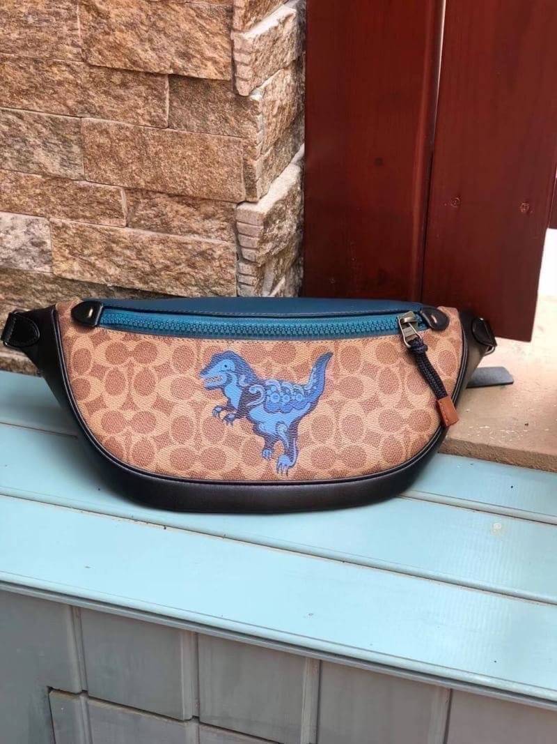 OUTTLET 】COACH RIVINGTON BELT BAG IN SIGNATURE CANVAS WITH REXY BY ZHU JINGYI