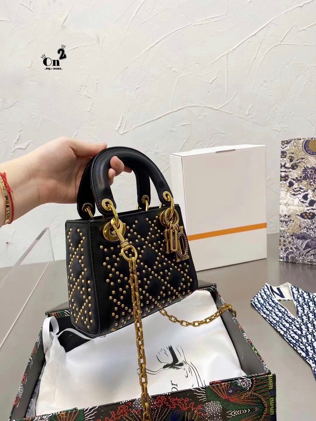 Dior bag Lady rhombus three grid diana bag / DIOR CD MINI LADY STUDDED BAG กระเป๋าสะพายข้างไซส์มินิสุดฮอต คลาสสิคตลอดกาล งานสวยเป๊ะ จะถือออกงานหรูๆ คุณหนูๆ ก็เริ่ด จะหิ้วเป็น everyday bag ก็เก๋สุดๆ ค่ะ