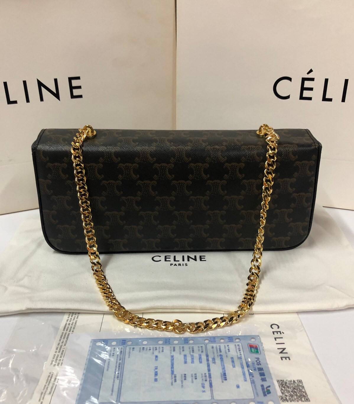 หนังแท้ CELINE TRIOMPHE CHAIN SHOULDER BAG INTRODUCING THE NEW CELINE BAG / CELINE CHAIN BAG TRIOMPHE IN SHINY CALFSKIN CELINE WOMEN WINTER 21 ก็ปังๆ ยาวๆ ไปเลยสิค่ะ งานหนังแท้ทั้งใบสวยหรู สวยมากกก เก๋มาก ต้องมีแล้วค่าา แบบใหม่ล่าสุด งานพึ่งเข้ามาน้อยน้าา
