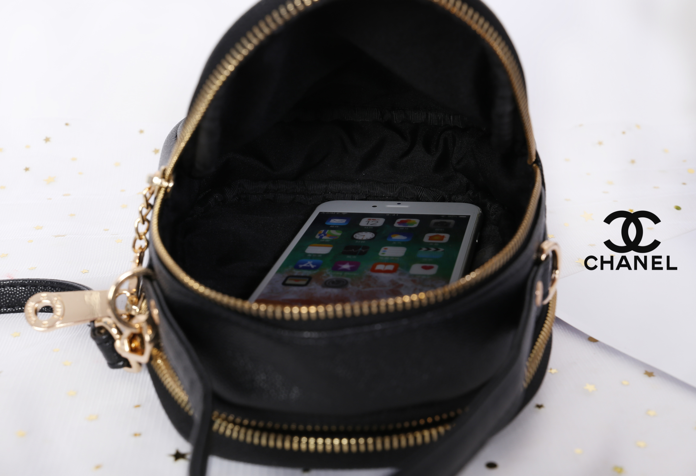 CHANEL Chanel Triple crossbody with two zip กระเป๋าสะพายใช้งานได้ทั้งแบบถือ และสะพาย crossbody หนังลายคาเวียร์