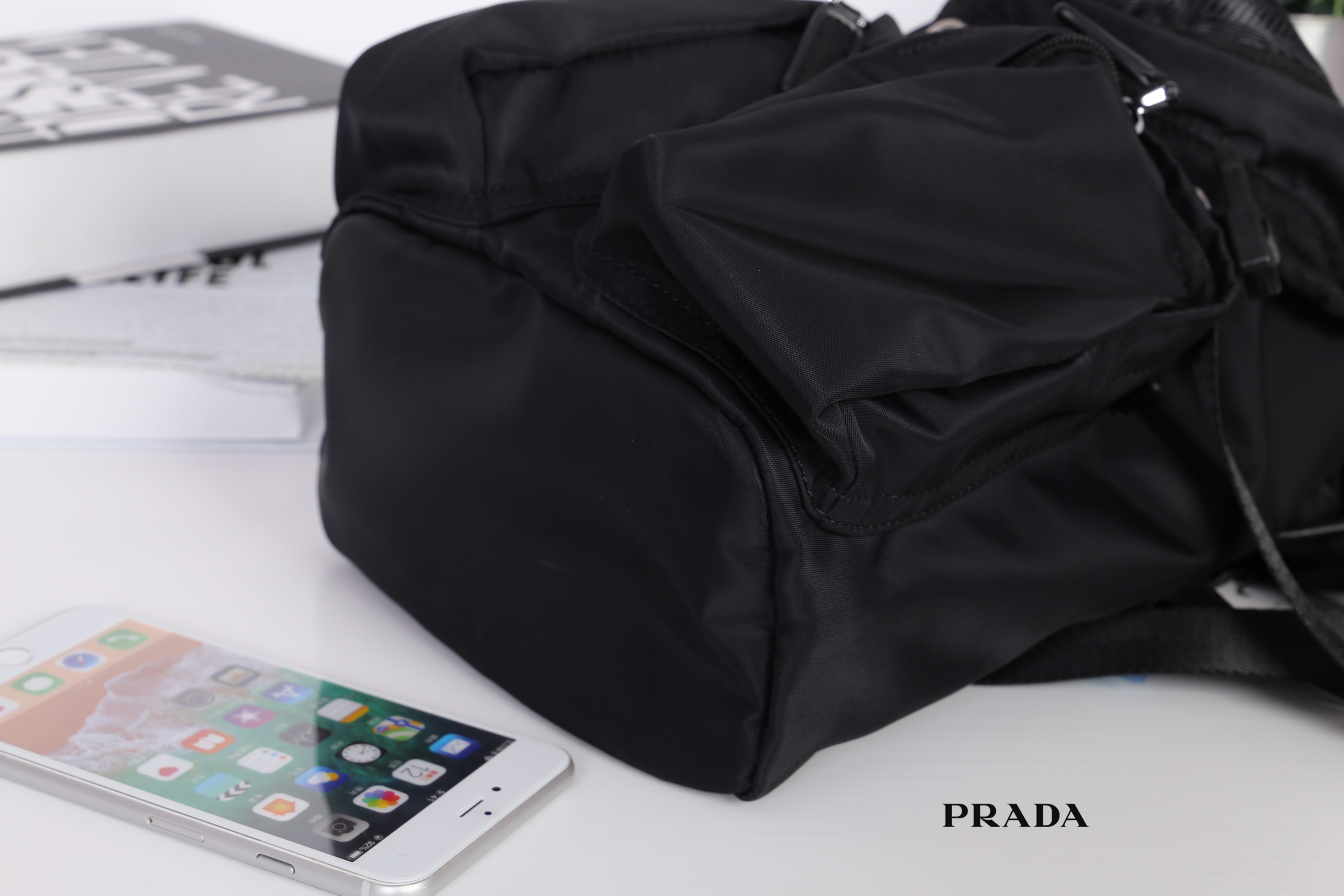 PRADA NYLON MINI BACKPACK สินค้า Premium gift จากเค้าเตอร์แบรนด์ต่างประเทศ รุ่น Limited edition กระเป๋าสะพายเป้ Size mini ขนาดกำลังน่ารัก ที่ฮ๊อตสุดๆ วัสดุเป็น Nylon เนื้อหนา คุณภาพดี ขนาดกะทัดรัด พกพาสะดวก น้ำหนักเบา ด้านหน้าติดโลโก้แบรนด์ อะไหล่เงินสวยห