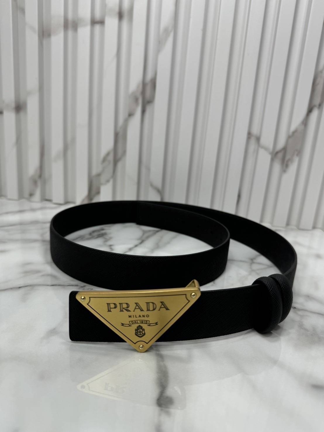 TOP ORI | หนังแท้ PRADA Triangle saffiano leather belt in black เข็มขัดหนังแท้ เกรดเทพดีสุด หนังลายเท็กเจอร์คล้ายของจริง อะไหล่ทองสวยหรู งานเทียบแท้