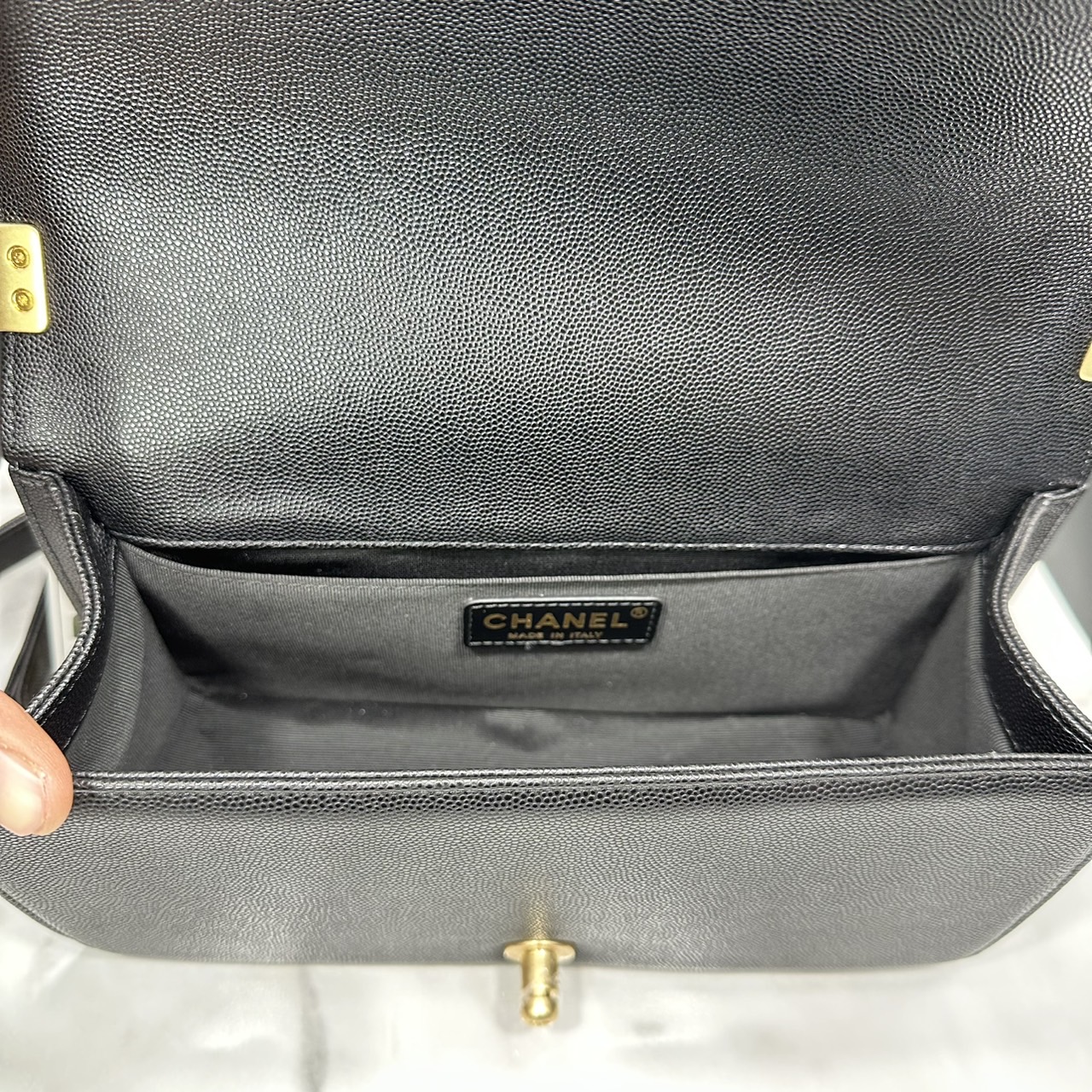 ORI หนังแท้ | CHANEL Boy 25cm shoulder bag กระเป๋าสะพายรุ่นยอดนิยม หรูหราระดับตำนาน สวยงามเหนือกาลเวลา