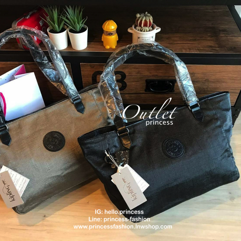 KIPLING ART ORGANIZED SHOPPING BAG ใหม่ล่าสุดกับคอลเลคชั่น Go Monday วัสดุ Cotton+Viscose ด้วยการใช้งานที่ง่ายเปิดปิดด้วยกระดุมแม่เหล็ก ภายใน ภายในมีช่องแยกตามการใช้งาน มีใบเล็กพ่วงเข้ากับกระเป๋า สามารถถอดแยกใช้งานได้ด้วยกระดุมสองฝั่ง สามารถถือสะพายช้อปปิ