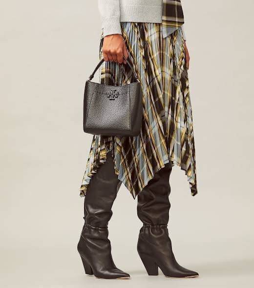 TORY BURCH McGraw Small Bucket Bag ดีไซน์ทรงตะกร้าแสนน่ารัก ดีเทลสะดุดตา รูปทรงจดจำง่าย สาว ๆ คนไหนที่เบื่อกระเป๋าถือทรงเดิม ๆ ลองมาดู Collection นี้กันดีกว่าค่ะ