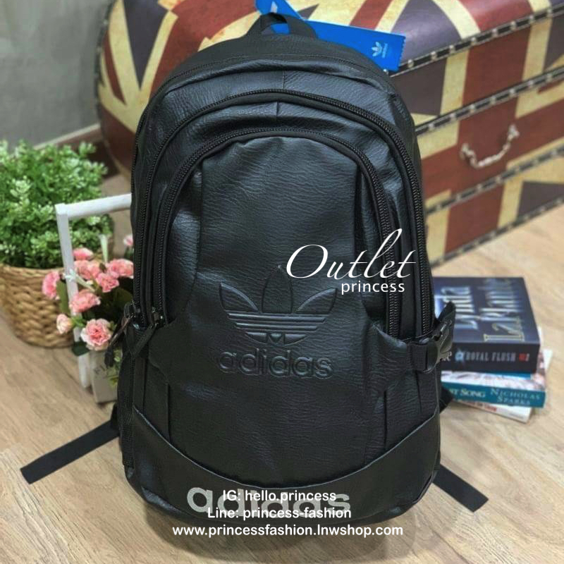 Adidas Triple Zip Backpack กระเป๋าเป้ สไตล์ลำลอง วัสดุหนังpu มีช่องซิปใหญ่ใช้งานถึง3ช่อง มีแยกช่องใส่Laptop ขนาดใส่เอกสารA4ได้ สายสะพายปรับระดับได้ ด้านข้างมีช่องใส่ขวดน้ำทั้งสองด้านพร้อมตัวล็อคเพื่อความคล่องแคล่ว สะพายไปเที่ยว เรียนหนังสือ ทำงานได้เลยคร้