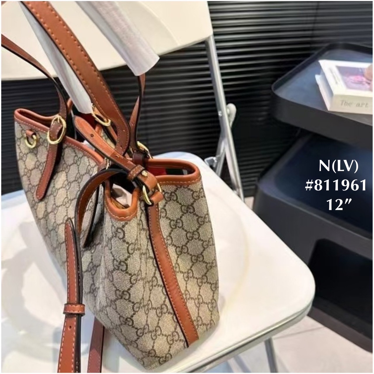 GUCCI GG Emblem small tote bag กระเป๋าสะพายทรงโท้ท มีสายสะพายไหล่และสะพายข้าง ปรับใช้งานได้แบบไม่มีเบื่อ ขนาดกำลังสวย ใส่ของได้แบบจุกๆ