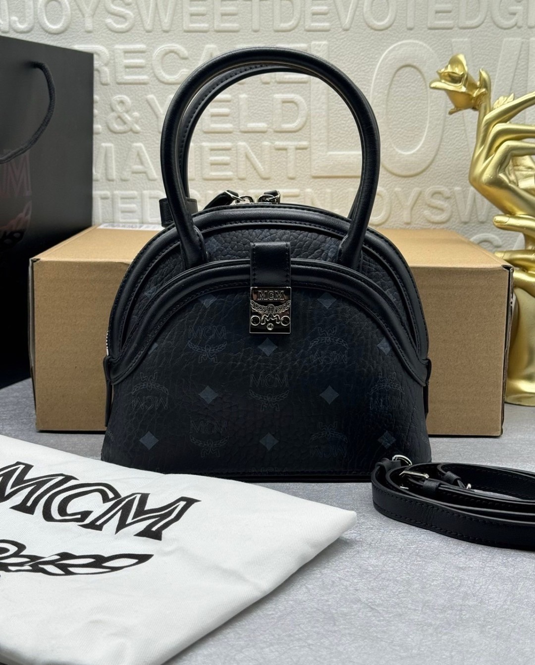 M.C.M TRACY TOTE IN VISETOS กระเป๋าถือ/สะพายข้าง ทรงยูนีคโดดเด่น น่าใช้ หูจับในตัว เกรดออริ สลับแท้ 1:1