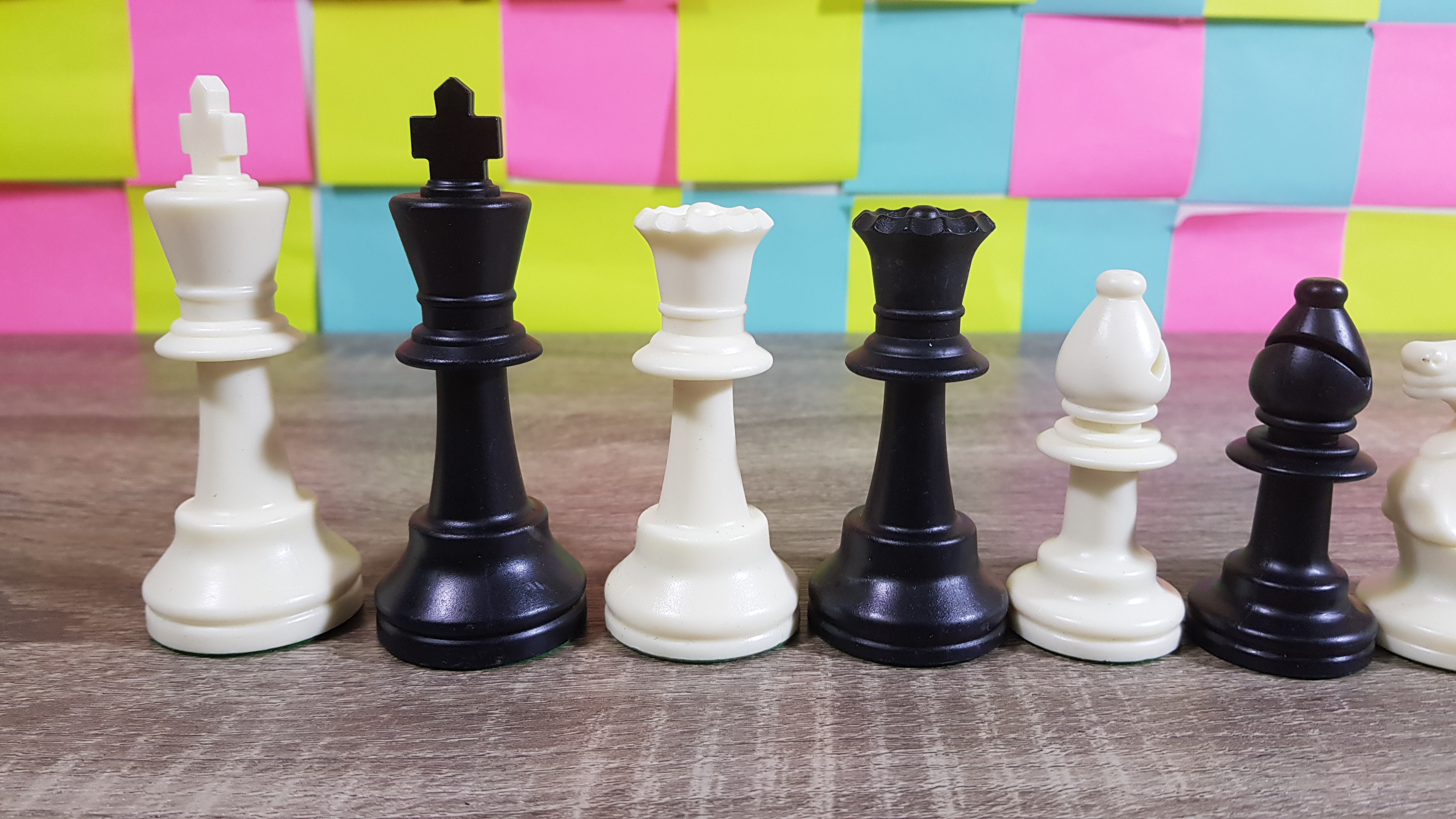 ตัวหมากรุกสากลเรซิ่นพร้อมกระเป๋าผ้าใส่ตัว