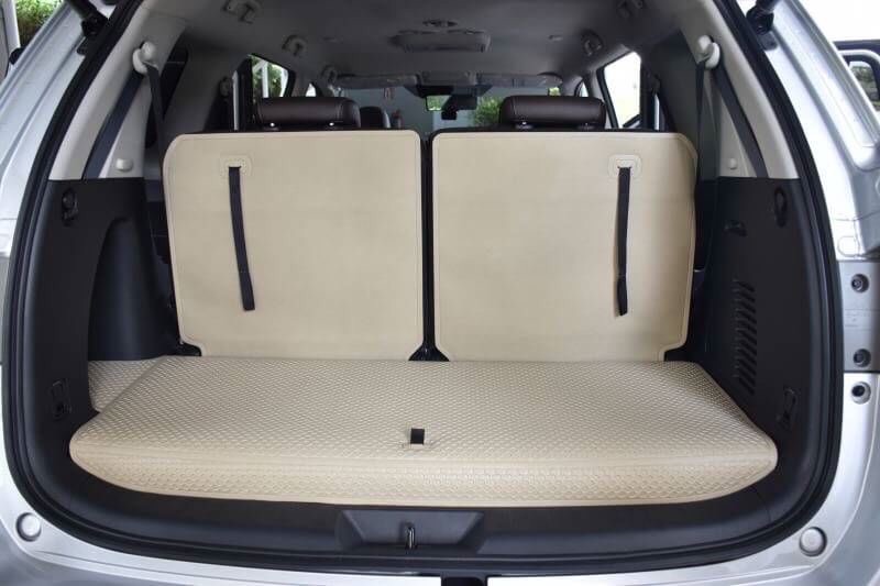 พรมปูพื้นรถยนต์ NISSAN TERRA ลายรังผึ้งรีดขอบ สีครีม เต็มคัน เข้ารูป+ปิดเบาะเเถว3 ลายหนังเรียบ