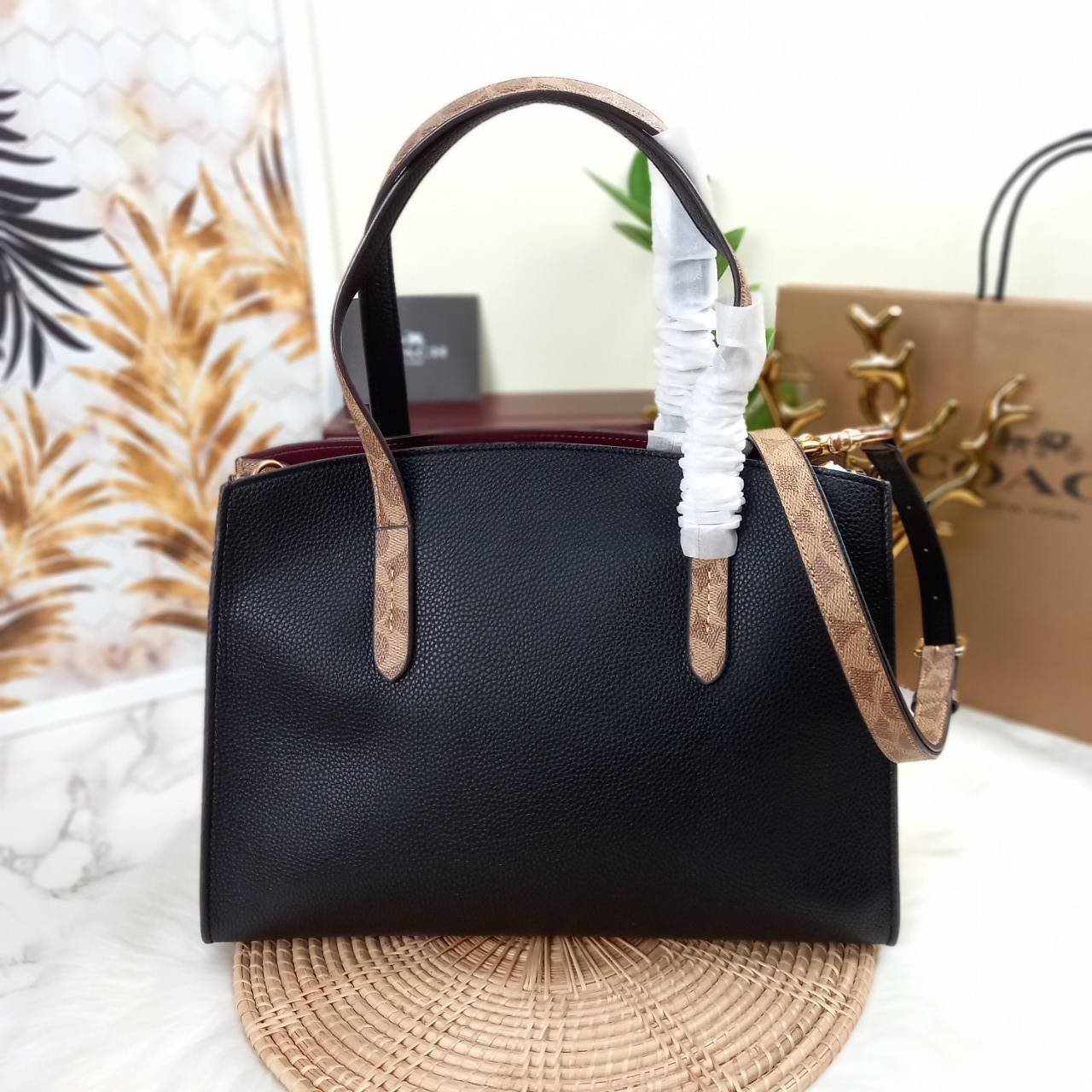 COACH CHARLIE CARRYALL IN SIGNATURE CANVAS (31210) ðšāđāļĢāļĩāļĒāļāļŦāļĢāļđ āļāļĨāļēāļŠāļŠāļīāļ//āļāļĢāļ°āđāļāđāļēāļāļ·āļ āļāļĢāļ°āđāļāđāļēāļŠāļ°āļāļēāļĒ āļāļĢāļ TOTE āļŠāļļāļāļŦāļĢāļđāļŦāļĢāļē āļāļĩāđāļāļāđāđāļāđ āđāļĄāđāļāļģāđāļ// āļ§āļąāļŠāļāļļāđāļāļāļ§āļēāļŠ āļāļŠāļĄāļŦāļāļąāļāđāļāđāļāļļāļāļ āļēāļāđāļĒāļĩāđāļĒāļĄ āļĢāļđāļāļāļĢāļāđāļāļāđāļāđāļ āļĨāļēāļĒ SIGNATURE āļŠāļ§āļĒāļĄāļēāļ// āļāđāļēāļāđāļāļĄāļĩ 2 āļāđāļāļāđāļĨāđāļāļāļ§āđāļēāļ āđāļĨāļ°āļāļĩāļ 1 āļāđāļāļāļāļīāļāļ