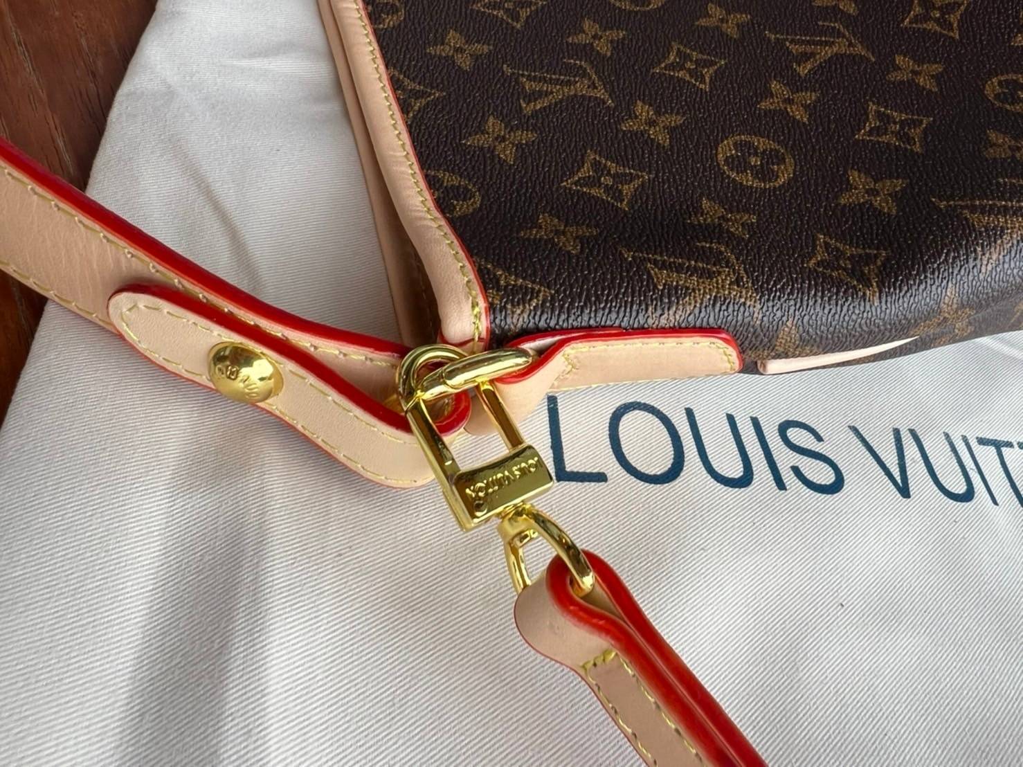 Louis Vuitton Monogram Delight Canvas กระเป๋าสะพายข้างทรงสูงใบใหญ่หนังแกะสังเคราะห์ หูหิ้วปั้มโลโก้ ด้านในมี1ช่องซิป 1ช่องใส่ของจุกจิ๊ก อะไหล่ทองหรูหรา มีสายยาว ถอดสายได้ ปรับระดับได้ จุของได้เยอะ หรูหรา สวยงาม เหมาะกับทุกโอกาศ ต้องมีติดตู้ห้ามพลาดเลยค่า