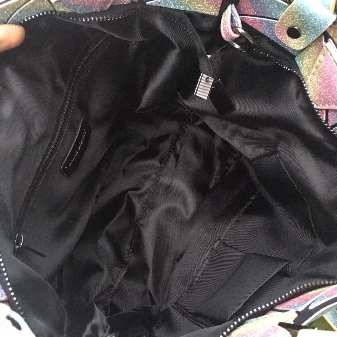 🎈New Collection ka ' Glitter fantastic ' ✨✨ สีใหม่ สดใสมาก ค่า 🍭🍭 Candy Crush 🍭🍭แถมยังลาย Limited edition หายาก 👍ปรับทรงได้ 2 แบบ น่ารักมาก จากแบรนด์ David Jones กระเป๋าสะพายข้างดีไซน