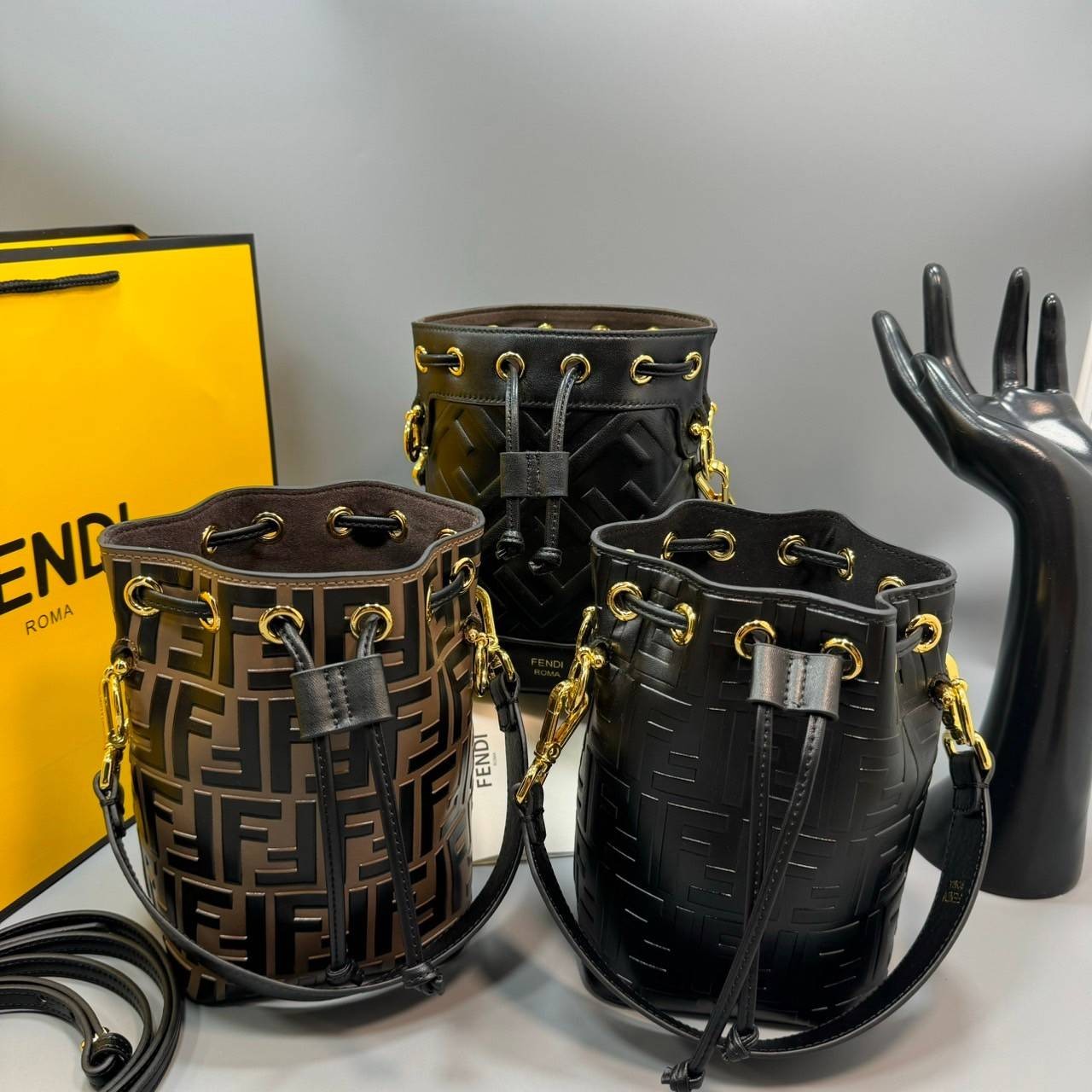 พร้อมส่ง 3 สี FENDI Mon Tresor Black leather mini-bag / FENDI Bucket Bag กระเป๋าสะพายทรงบัคเก็ตงานหนังเต็มใบ ไซส์มินิ เกรดออริ สลับแท้ 1:1