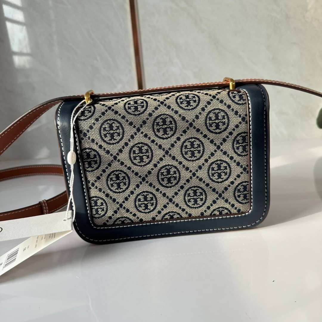TORY BURCH Eleanor T Monogram Small Convertible Shoulder Bag / Tory Burch Eleanor Classic Jacquard Bag กระเป๋าสะพายดีเทลขอบประณีต