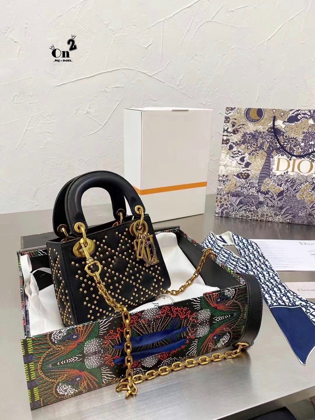 Dior bag Lady rhombus three grid diana bag / DIOR CD MINI LADY STUDDED BAG กระเป๋าสะพายข้างไซส์มินิสุดฮอต คลาสสิคตลอดกาล งานสวยเป๊ะ จะถือออกงานหรูๆ คุณหนูๆ ก็เริ่ด จะหิ้วเป็น everyday bag ก็เก๋สุดๆ ค่ะ