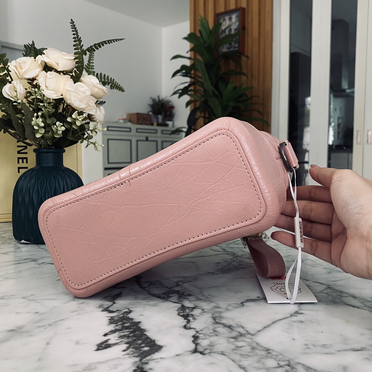 CHANEL Gabrielle Bag กระเป๋าสะพายซิกเนเจอร์สวยคลาสสิค สีชมพูพาสเทล ดีไซน์ไม่เหมือนใคร เป็นเอกลักษณ์ ใช้งานได้หลากหลาย สะพายได้ไม่ซ้ำ