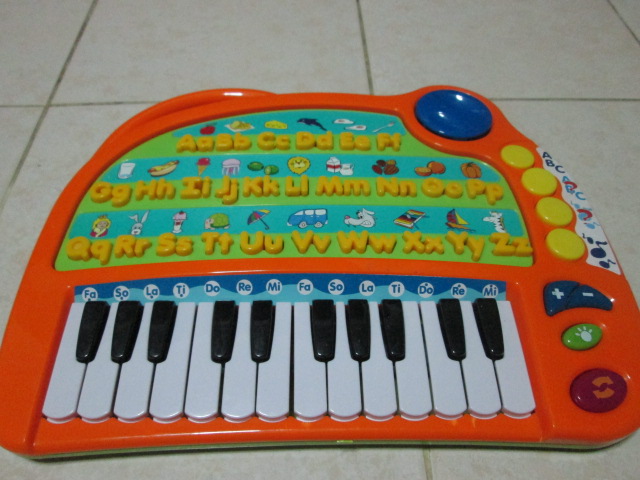 TALK 'N LEARN ELECTRONIC PHONICS KEYBOARD ของเล่นมือสอง