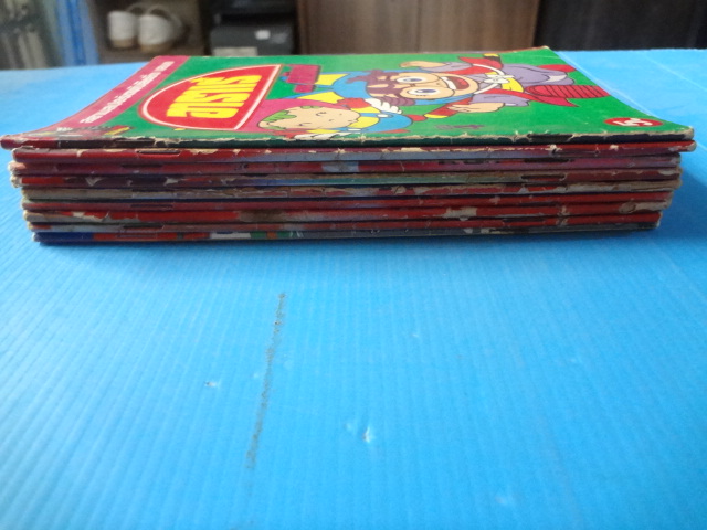 อาราเร่ ดร.สลัมพ์ จำนวน 9 เล่ม เล่ม 4, 6, 7, 8, 9, 10, 12, 13, 17 (กระดาษมีรอยขาด)
