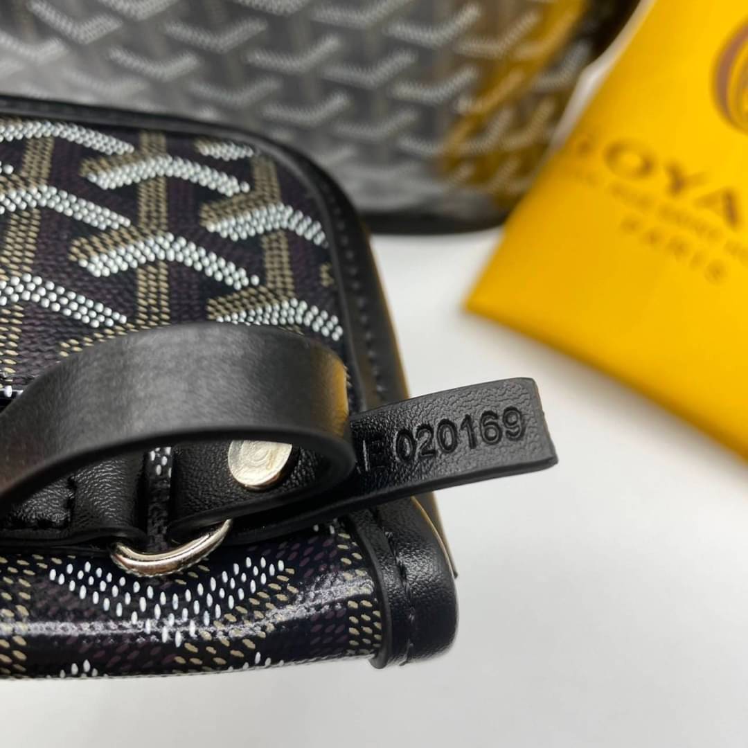 9 สี GOYARD ANJOU TOTE MINI / Goyard Mini Tote เกรดออริจินอลสลับแท้ ใช้งานต่างประเทศได้ ฮอตไอเท็ม กับกระเป๋าสะพายทรงโท้ท ไซส์มินิ กะทัดรัด มาครบสีขายดี เลิศทุกสี รูปทรงคลาสสิค ดีไซน์เป็นเอกลักษณ์ ใช้งานได้หลากหลาย