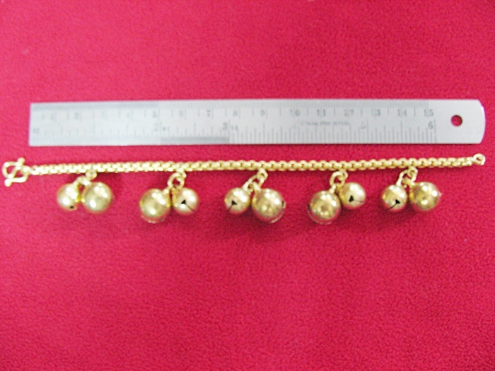 สินค้าหมดค่ะ สร้อยข้อมือทองเหลือง+จี้ลูกกระพรวนค่ะ