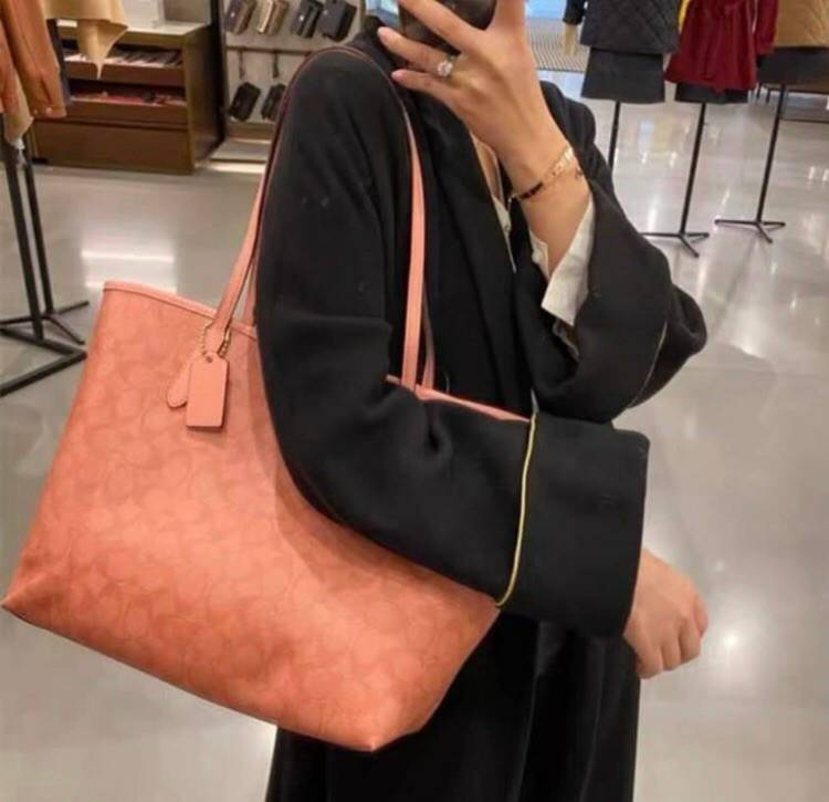 ของแท้ 💯% COACH C5696 CITY TOTE IN SIGNATURE CANVAS กระเป๋าถือทรงโท้ทใบใหญ่ ใส่ของได้ของครบครัน รุ่นใหม่ล่าสุด