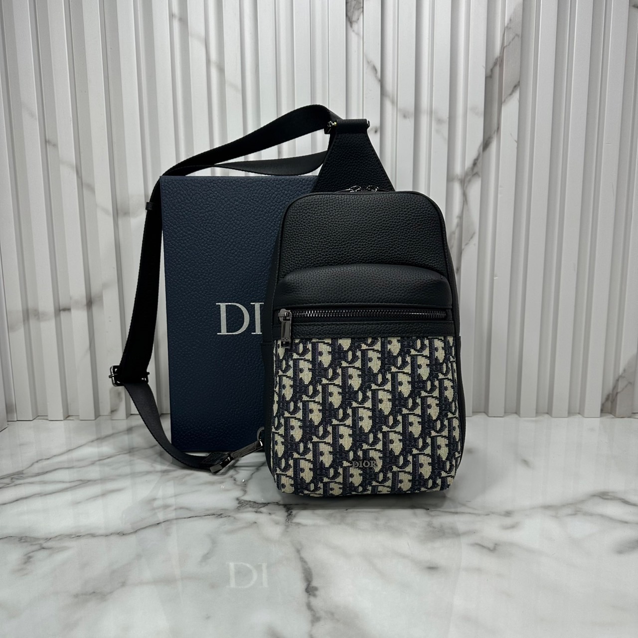 DIOR Sling Bag Rider 2.0 Oblique jacquard fabric กระเป๋าสะพายคาดอก หนังแท้ แคนวาสแท้ สง่างามเหนือกาลเวลา มีไว้ไม่มีเอาท์ ท่านชายควรมีมากค่ะ
