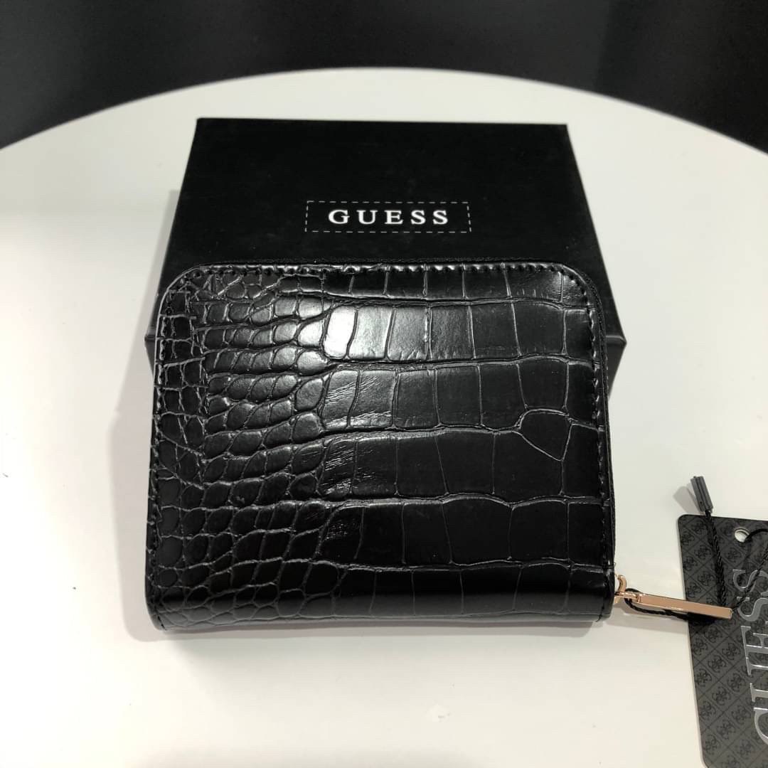 GUESS Basic Women Small Wallet กระเป๋าสตางค์แบบสั้น อะไหล่ทอง หนังปั้มลายสวยหรู