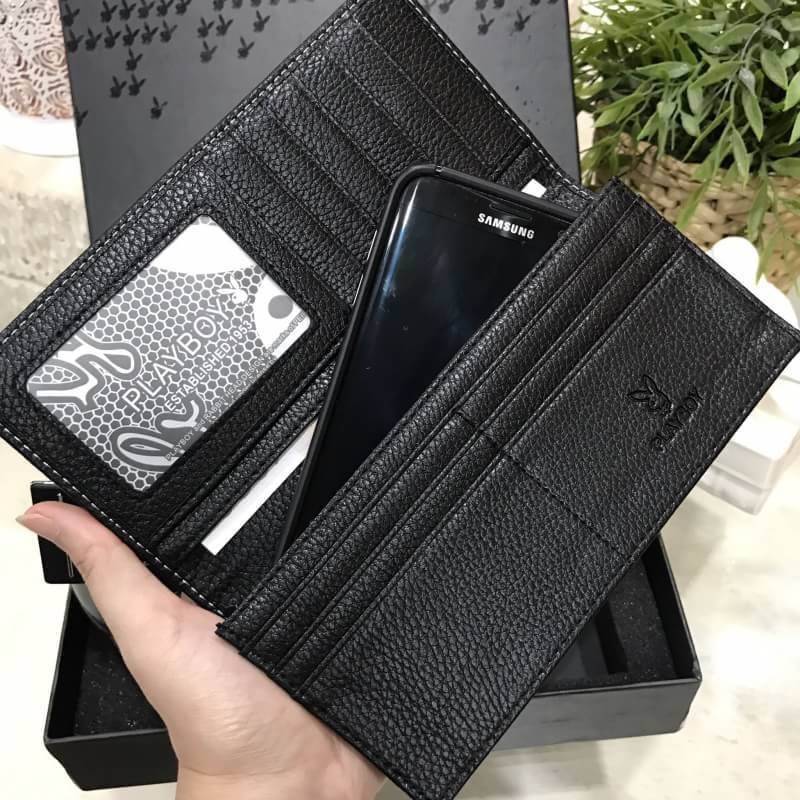 PLAYBOY LEATHER BELT & LONG WALLET VALUE PACK Limited Edition จาก Playboy เซทนี้สุดคุ้มค่ะได้ทั้งเข็มขัดและกระเป๋าสตางค์ใบยาวแบบใส่มือถือได้ มีช่องใส่รูป ช่องใส่บัตร ช่องใส่ธนบัตร แบงก์พัน ช่องซิปใส่เหรียญ แยกเป็นสัดส่วน พร้อมกล่องแบรนด์สามารถมอบเป็นของขว