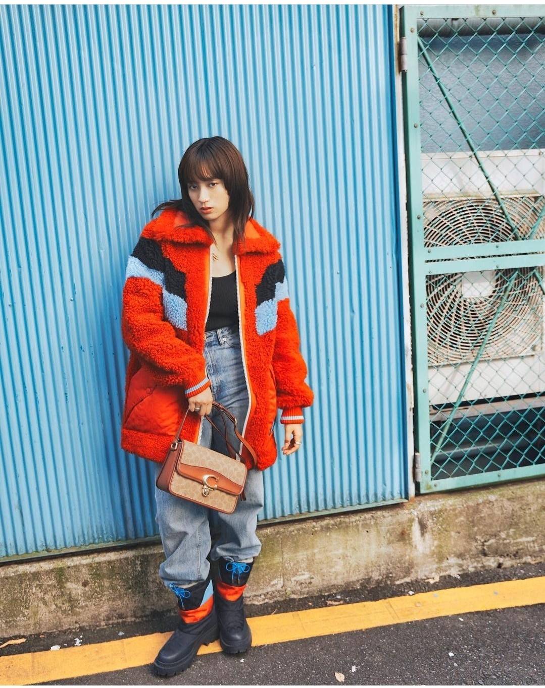 OUTLET 】COACH STUDIO SHOULDER BAG IN SIGNATURE CANVAS (C6639 C6640) สีใหม่รับความเฮง กับคอลเลคชั่นใหม่สุดอีกหนึ่ง!! มาแบบเลิศๆหรูๆมากแม่ กระเป๋าสะพายข้างลุคไฮน์ ที่ดีไซน์ออกมาได้ปัง และดูแพงมากๆ ด้วยดีเทลคลาสสิคผสานความเป็นเอกลักษณ์ เรียบง่ายแต่แฝงความมีด