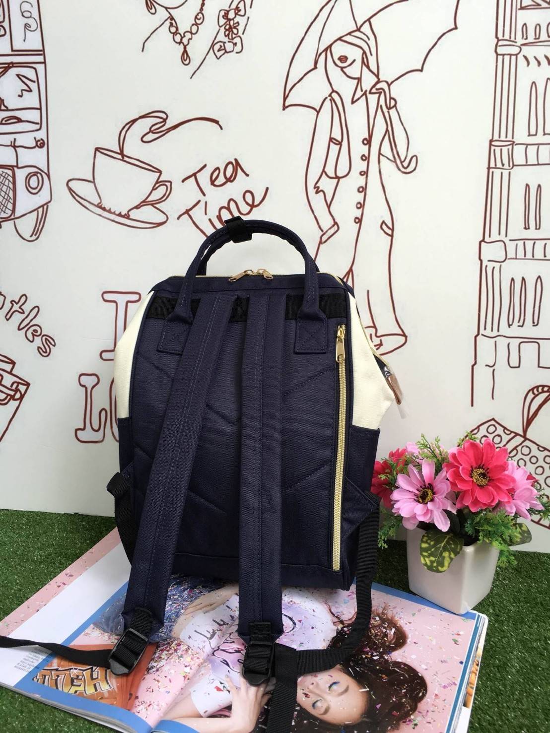 ANELLO POLYESTER CANVAS RUCKSACK รุ่นมินิ แบรนด์ดังสุดฮิตที่กำลังดังในประเทศญี่ปุ่น กระเป๋าเป้สไตล์คาวาอิ รูปทรงแปลกใหม่มีสไตล์เป็นของตัวเอง วัสดุผ้าแคนวาส ปากกระเป๋ากว้างมีโครง ง่ายสำหรับเวลาใส่สัมภาระ ภายในมีช่องเล็กและช่องใหญ่ใช้งานง่าย เปิดปิดด้วยซิปค
