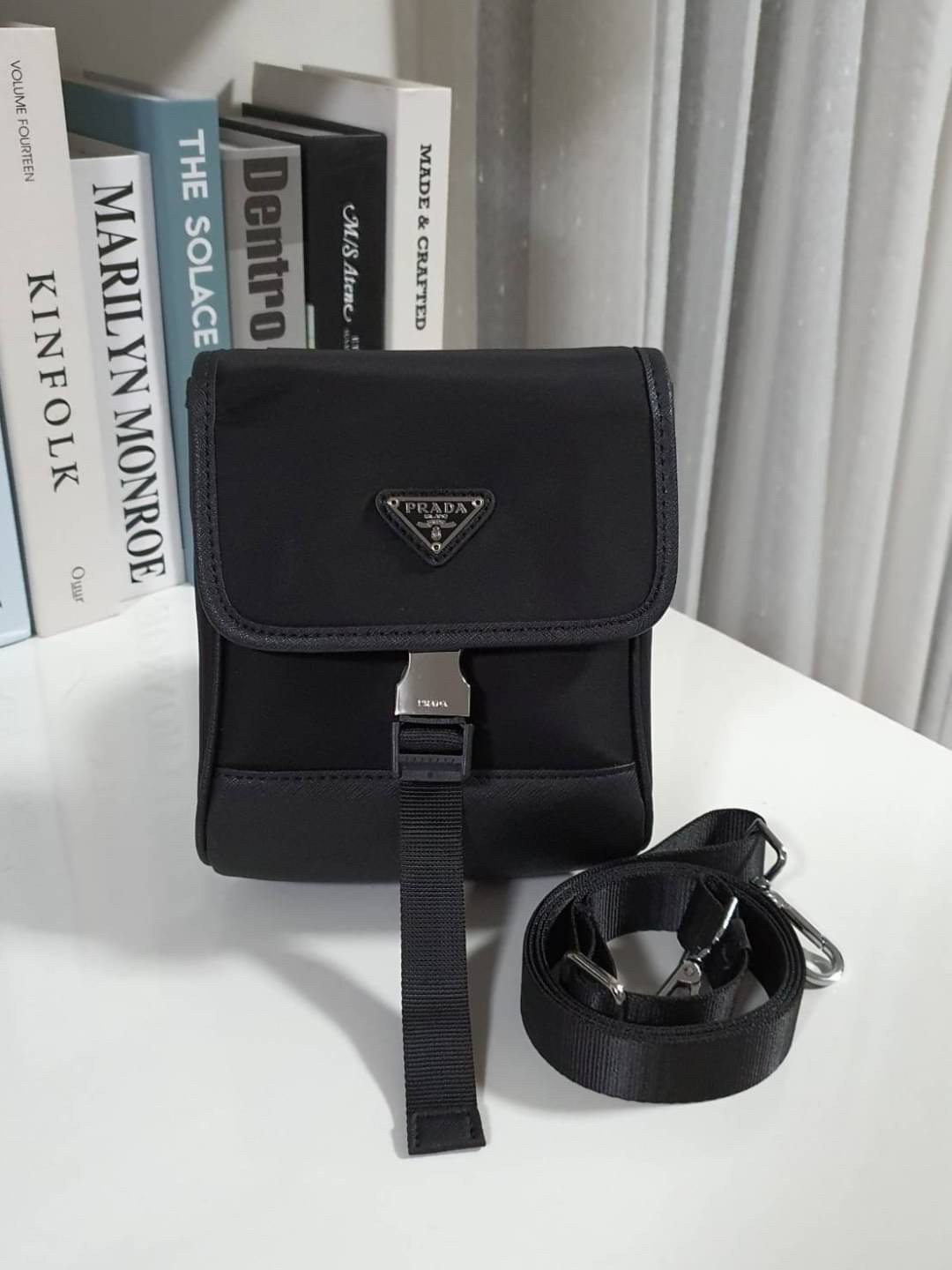 รุ่นใหม่ล่าสุด 2020 !!! Prada crossbody nylon bag ขนาดกะทัดรัด พกพาสะดวก
