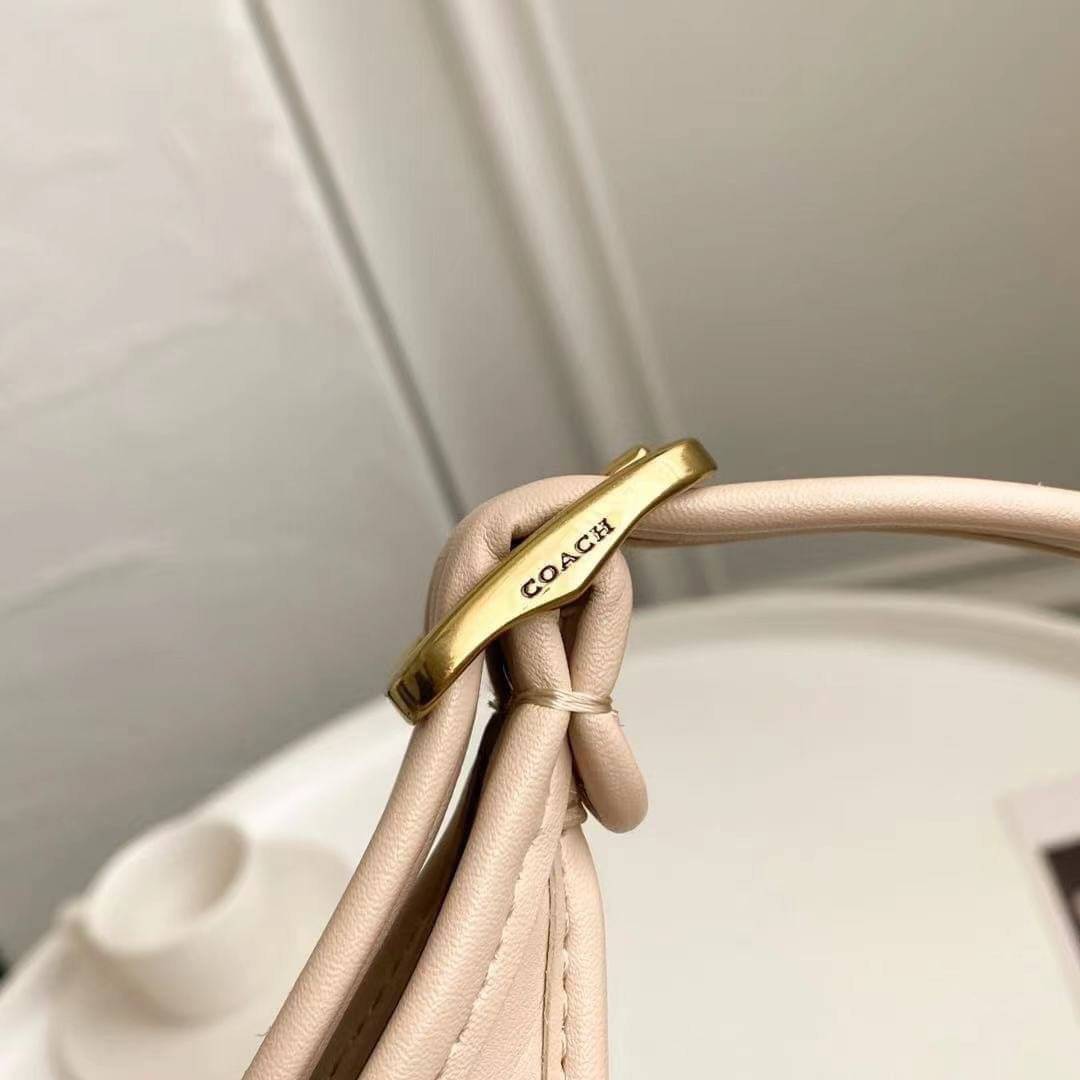 Coach ERGO SHOULDER BAG Glovetanned leather One credit card slot