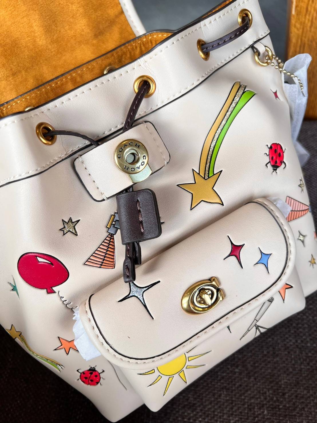 COACH X Observed By Us Riya Backpack 21 In Colorblock CK400 พร้อมส่งที่ไทยก่อนใคร กระเป๋าวสะพายหลังแบบมีหูหิ้ว หนังแท้อย่างดี หนังนิ่มละมุนมือมากค่ะ ไม่แข็งทื่อๆนะคะ!