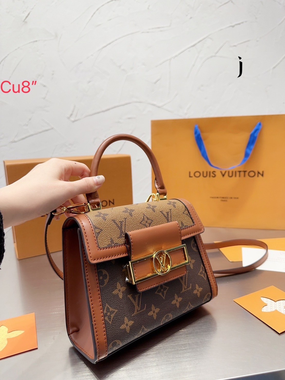 LV Dauphine Capitale Bag / LV HandBag กระเป๋าสะพายข้าง พร้อมหูจับในตัวใช้งานว่าย พิมพ์ลายโมโนแกรมสุดหรูจากแบรนด์ดัง ภายในจุของได้เยอะ ขนาดกำลังสวย ใช้เป็น every look ได้เลยค่ะ ใบนี้คือสวยหรู คุ้มสุดๆไม่ควรพลาดเลยค่า