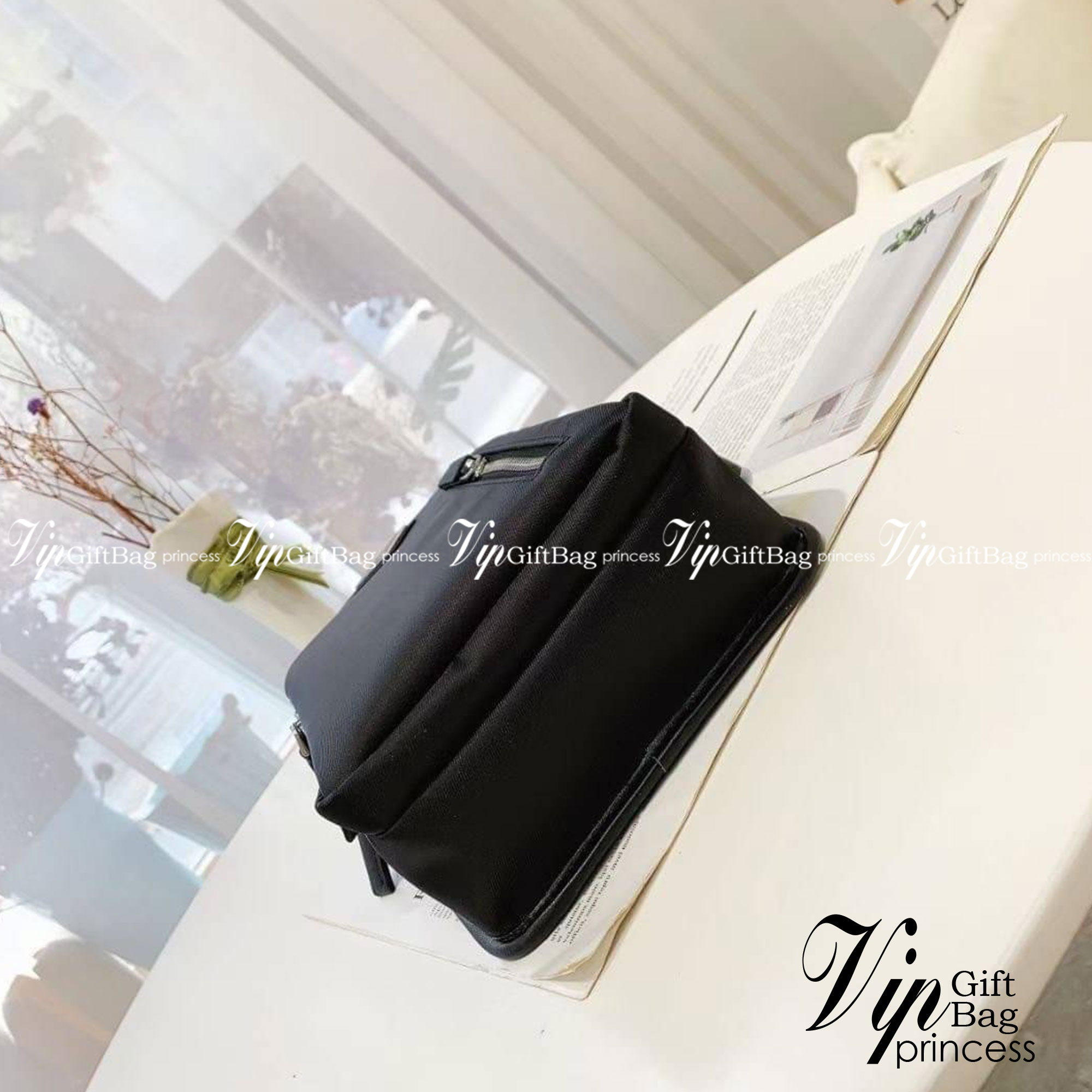 PRADA Double Zipper Belt Bag / PRADA nylon mini sling backpack / Prada Chest Bag กระเป๋าคาดอกไนลอนเนื้อดี คลาสสิก สุดเท่ห์😎 มาแล้วคร้าหนุ่มๆ รุ่นหายากจัดมาให้พร้อมเสริฟแล้วน้า กระเป๋าคาดอก หล่อไม่ซ้ำแบบใคร 2 ซิป แบ่งสัดส่วน ใช้งานง่าย