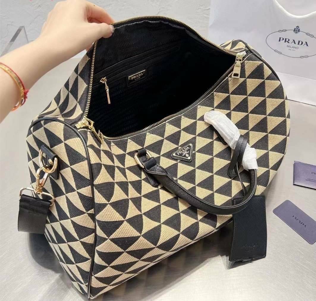 PRADA Large Boston jacquard Bag / Prada Symbole embroidered jacquard fabric travel bag 17" กระเป๋าทรงบอสตันใบใหญ่ ภาพถ่ายจากงานขายจริง ใช้งานต่างประเทศได้