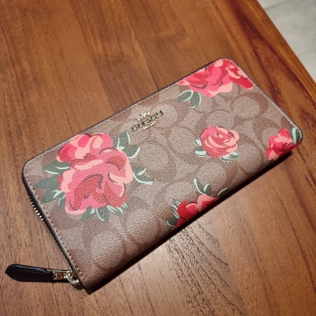 COACH ACCORDION ZIP WALLET IN SIGNATURE CANVAS WITH PRAIRIE ROSE / JUMBO FLORAL / CAMO ROSE FLORAL / MEDLEY BOUQUET PRINT ((F31572/F39189/F26290/F2859)) สวยคลาสสิคไม่มีใครเกิน!! กระเป๋าสตางค์ใบยาว ลวดลายสวย สีสันโดดเด่น วัสดุหนังแคนวาสเคลือบ เปิด-ปิดด้วยซ