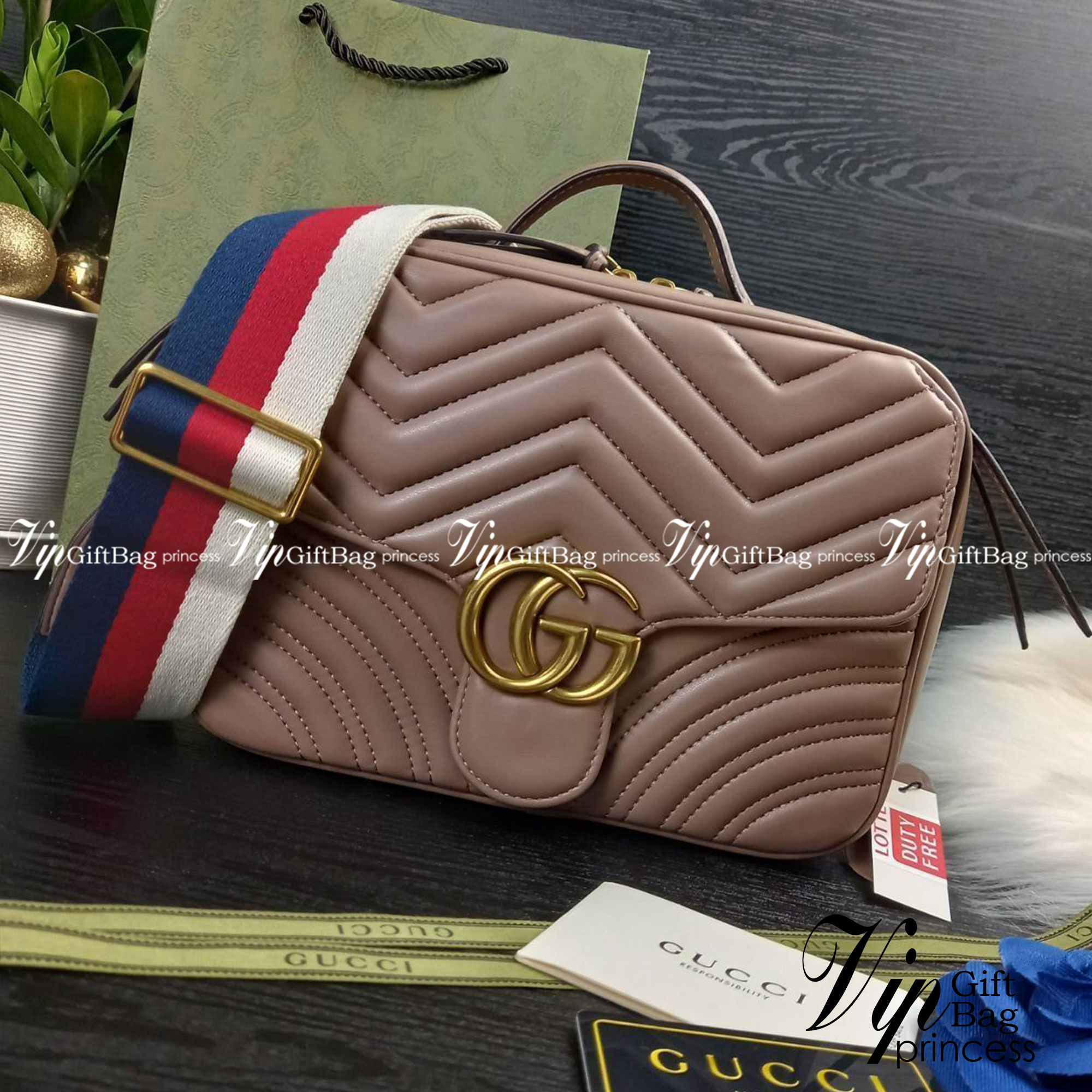 VIP GUCCI GG MARMONT TOP HANDLE SHOULDER BAG / BOLSA GG MATELASSE กระเป๋าถือ กระเป๋าสะพาย คอลเลคชั่นสุดหรู มาพร้อมสายสปอร์ตสะพายยาว สามารถปรับระดับได้ ถอดได้ เป็นอีกรุ่นที่โดดเด่นมากๆ การใช้งานคล้องตัวสุดๆ โดดเด่นด้วยโลโก้ GG ขนาดใหญ่เป็นเอกลักษณ์