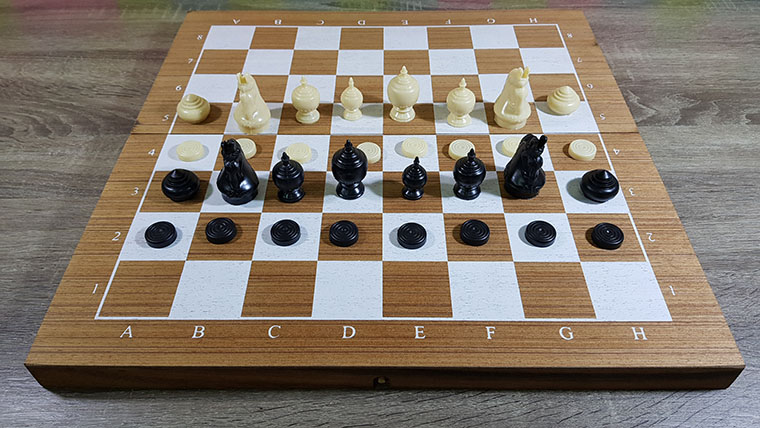 ชุดหมากรุกไทยพลาสติกกระดานถมขาวช่องขนาด5x5 cm