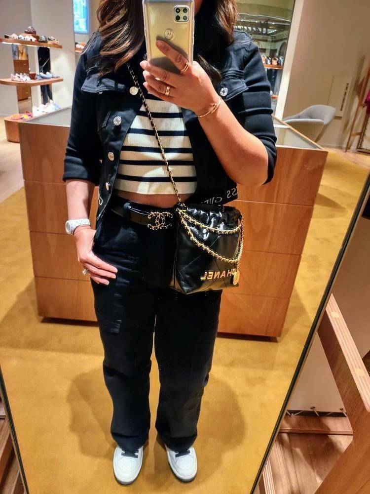 CHANEL 22 Mini bag สีใหม่สวยหวานสดใสเข้าแล้วค่า สวยเกินต้านที่สุดกับไอเท็มนี้ ที่สาวๆหรือใครๆก็ต้องมีแล้ว!! มาในไซส์มินิ น่ารักจริงจัง!! แค่เห็นก็หลงรัก