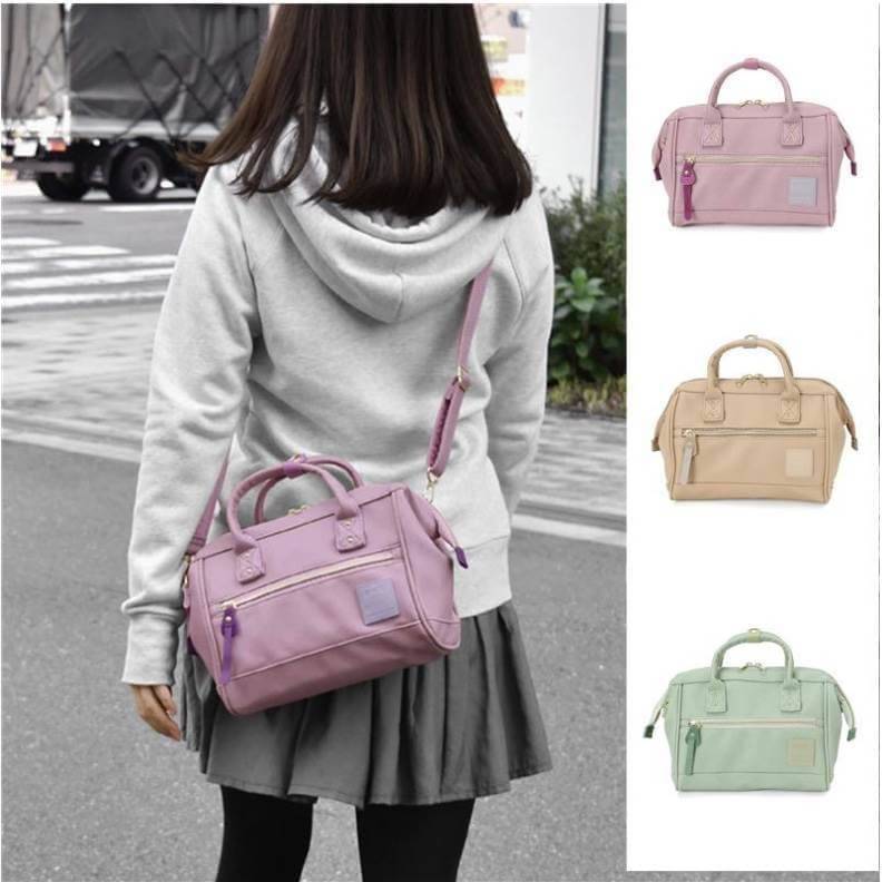 มาใหม่ชนช็อป Anello Boston Bag PU 2 way รุ่นสุดฮิตแห่งปี Anello Boston Bag ใหม่ล่าสุด รุ่น PU หนังนิ่มสวย ทรงนี้ฮิตอยู่แล้ว พอมีรุ่นหนังออกมา ก็ยิ่งขายดีมากๆค่ะ รูปทรงสี่เหลี่ยม ใบขนาดกลางกำลังดี มาพร้อมสายสะพายยาวที่ปรับระดับได้ free หนังสวยมากๆ น้ำหนักเ