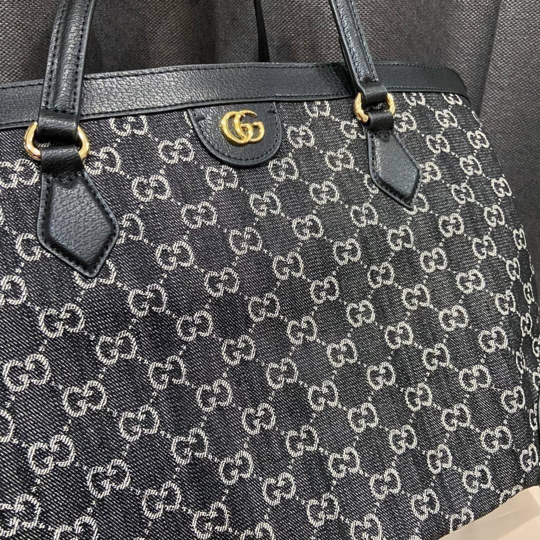 GUCCI Ophidia medium tote with Web / GUCCI Shopping Bag เกรดออริจินอล กระเป๋าสะพายทางโท้ทใบใหญ่ ดีไซส์ร่วมสมัยลวดลาย GG โมโนแกรมที่นำเสนอพร้อมความรู้สึกร่วมสมัยผ่านการใช้ผ้าเดนิมสีดำและสีขาวงาช้าง ภาพถ่ายจากงานขายจริง ใช้งานต่างประเทศได้