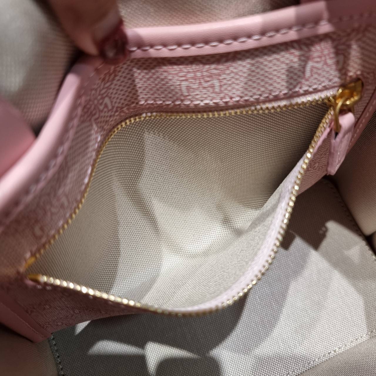 M.C.M MINI HIMMEL SHOPPER IN LAURETOS คอลเลคชั่นใหม่ พร้อมสีใหม่ ดีไซน์ละมุน น่าใช้มากๆ กระเป๋าทรงช้อปปิ้ง เรียบหรู