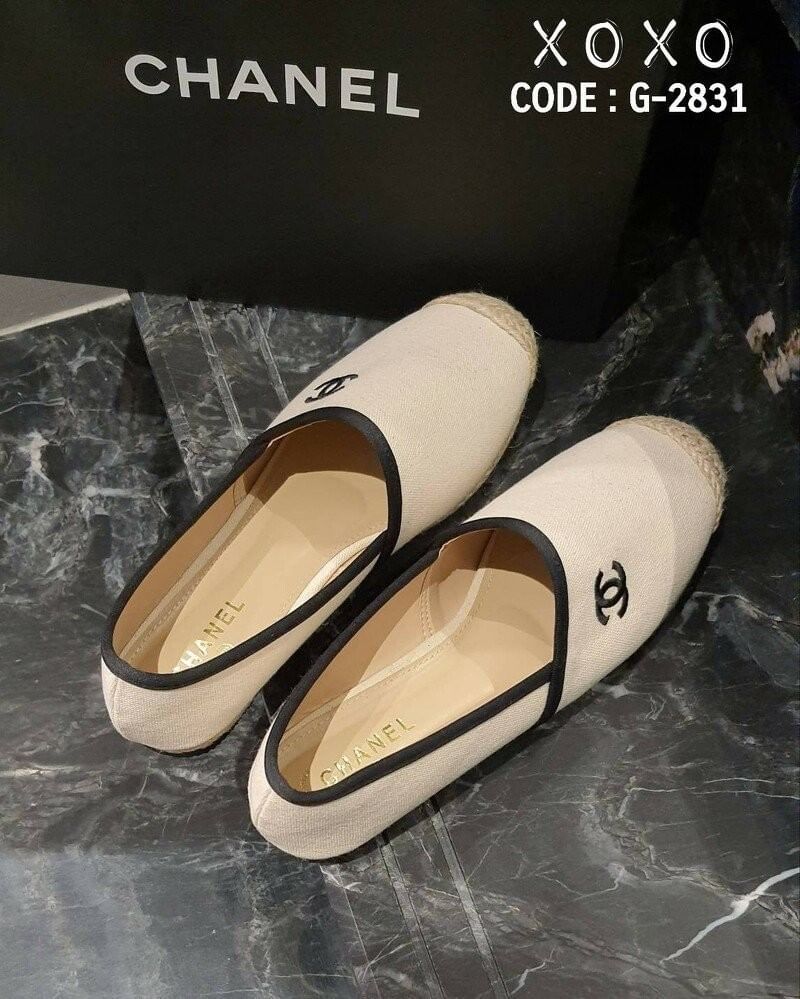 Chanel รองเท้าคัชชู ผ้าแคนวาส เรียบ สวย หรู ปักโลโก้แบรนด์ด้านข้าง หน้ากว้าง ใส่สบาย น้ำหนักเบา แมทส์ชุดง่าย