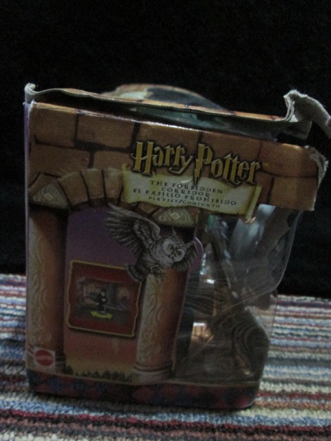 Harry Potter THE FORBIDDEN CORRIDOR World of Hogwarts' Playset by Mattel ของเล่นมือหนึ่งกล่องไม่สวยค่ะ